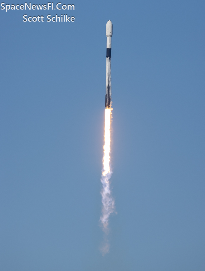 Liftoff MERAH PUTIH 2 Satellite SpaceX Falcon 9 B-1067-17