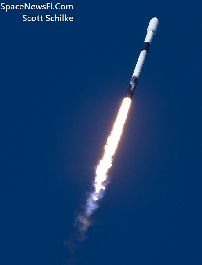 Liftoff MERAH PUTIH 2 Satellite SpaceX Falcon 9 B-1067-17