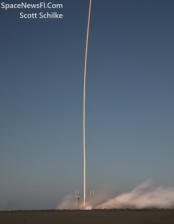 Liftoff MERAH PUTIH 2 Satellite SpaceX Falcon 9 B-1067-17