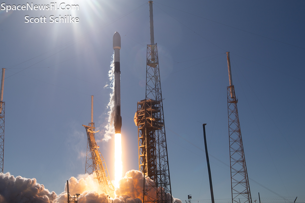 Liftoff SpaceX Falcon 9 B-1067-17 MERAH PUTIH 2 Mission