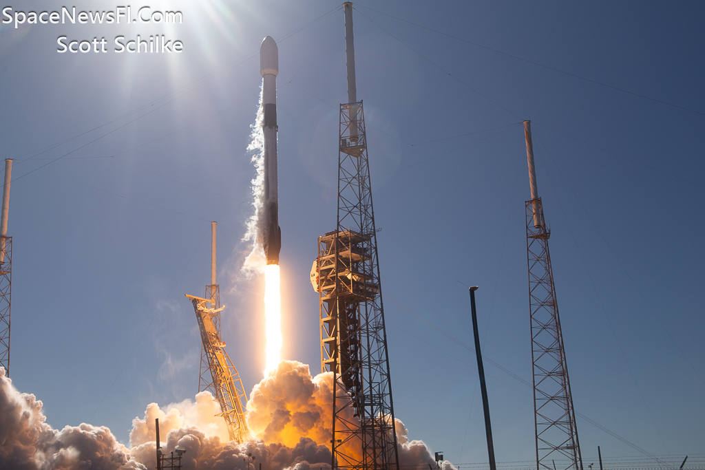 Liftoff SpaceX Falcon 9 B-1067-17 MERAH PUTIH 2 Mission