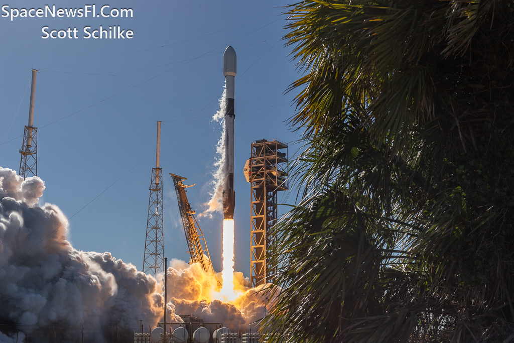 Liftoff SpaceX Falcon 9 B-1067-17 MERAH PUTIH 2 Mission