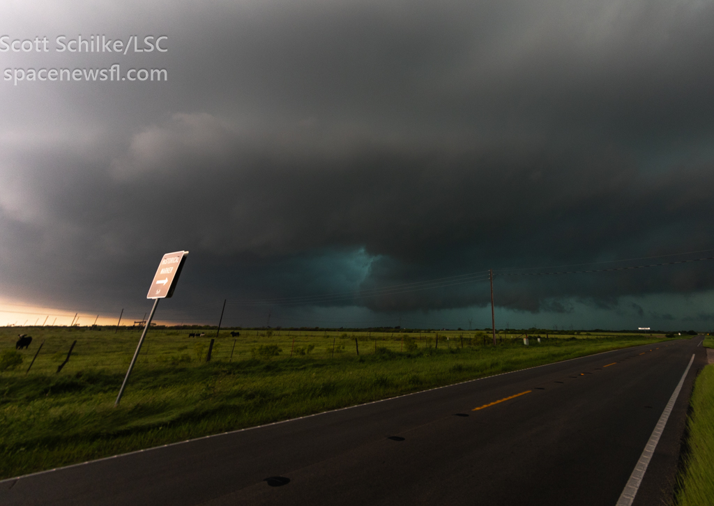 April 27th 2024 A Huge PDSTornadoe Warned Storm Burkburnett Texas 