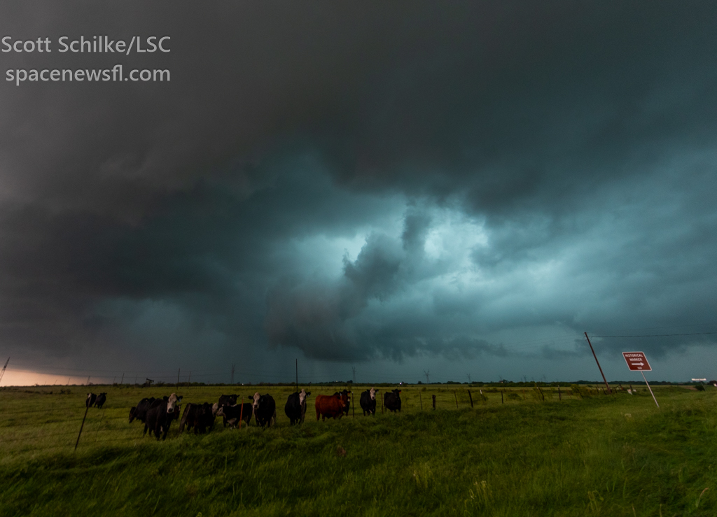 April 27th 2024 A Huge PDSTornadoe Warned Storm Burkburnett Texas 