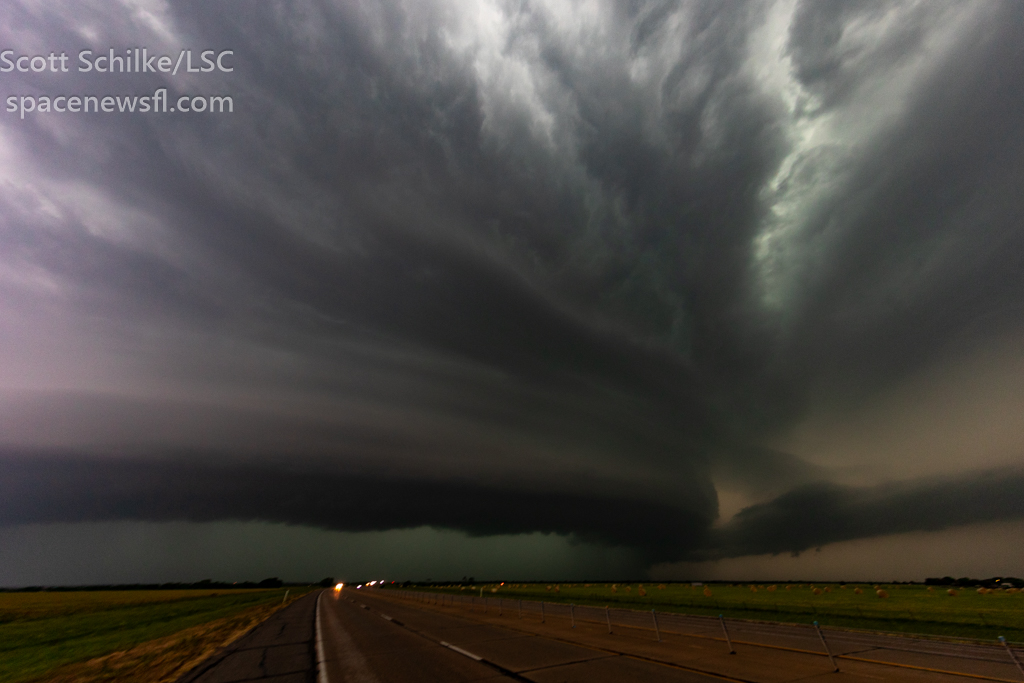 April 27th 2024 A Huge PDSTornadoe Warned Storm Burkburnett Texas 