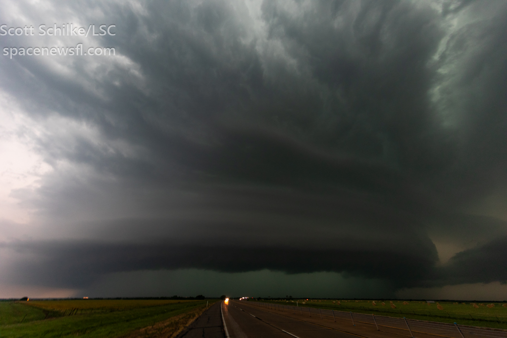 April 27th 2024 A Huge PDSTornadoe Warned Storm Burkburnett Texas 