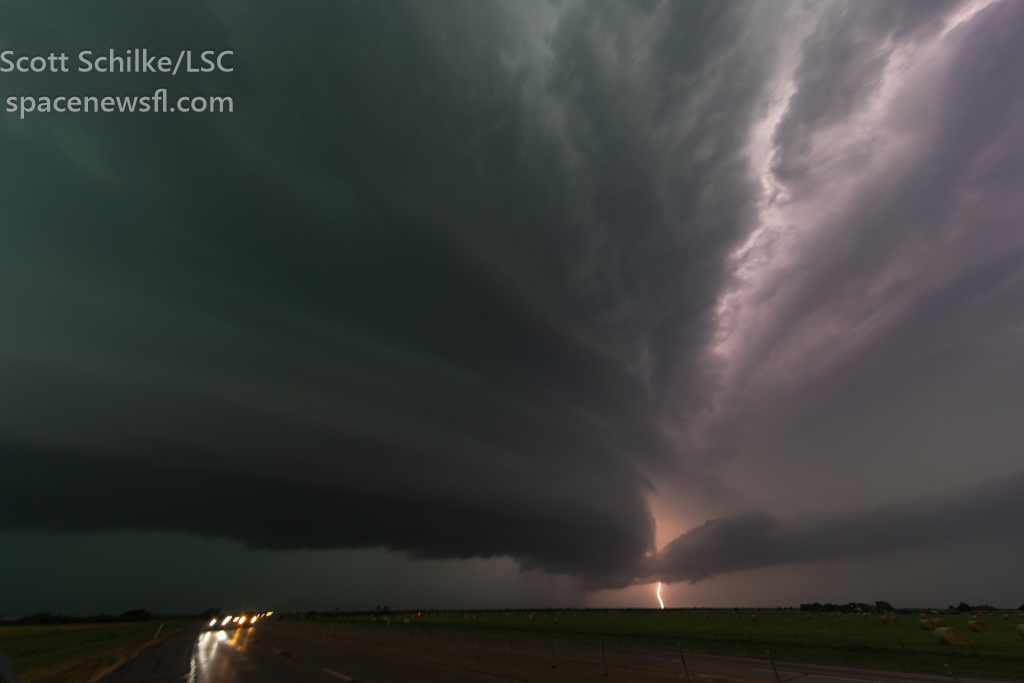April 27th 2024 A Huge PDSTornadoe Warned Storm Burkburnett Texas 
