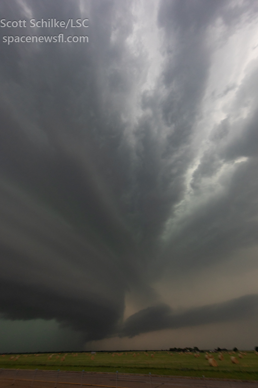 April 27th 2024 A Huge PDSTornadoe Warned Storm Burkburnett Texas 