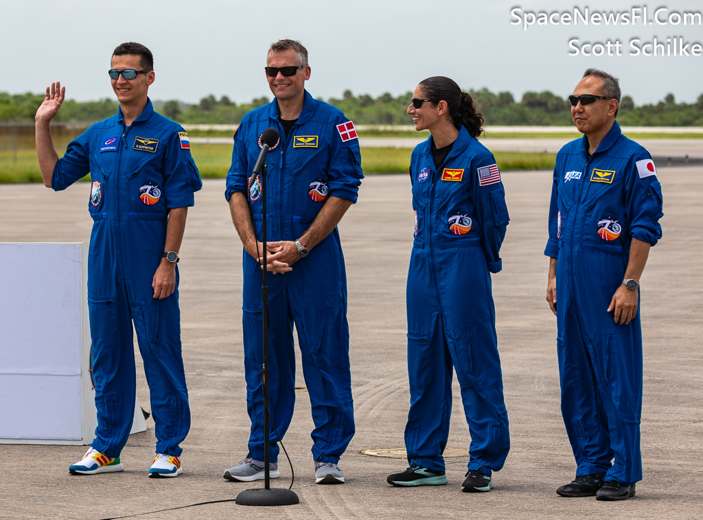  Waving is Roscosmos Konstantin Borisovaving Russia 