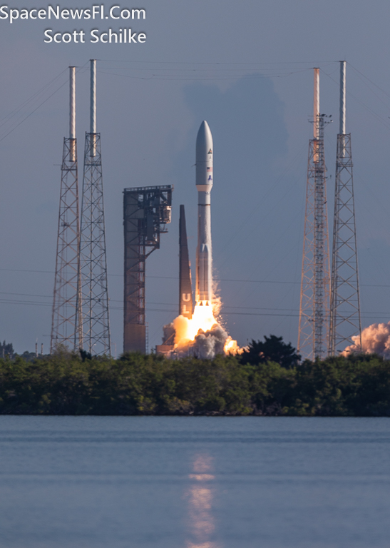 840mm Tight Shot of Liftoff ULA NROL-107 Cape Canaveral Fl.