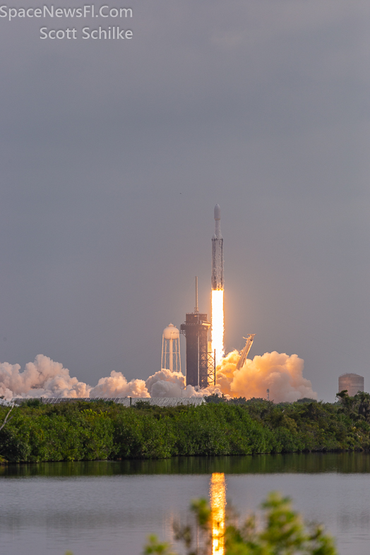 SpaceX Falcon Heavy Liftoff of NASA Psyche Mission