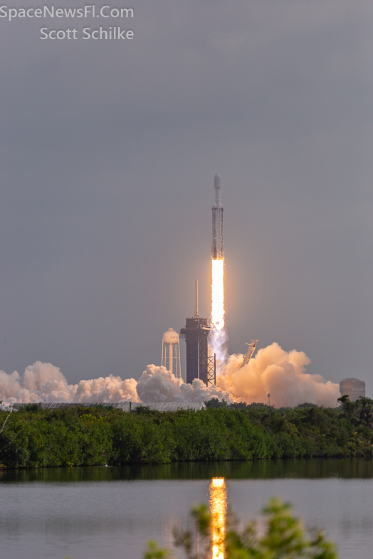 SpaceX Falcon Heavy Liftoff of NASA Psyche Mission