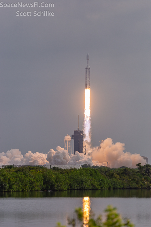 SpaceX Falcon Heavy Liftoff of NASA Psyche Mission