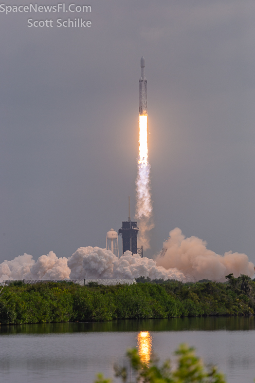 SpaceX Falcon Heavy Liftoff of NASA Psyche Mission