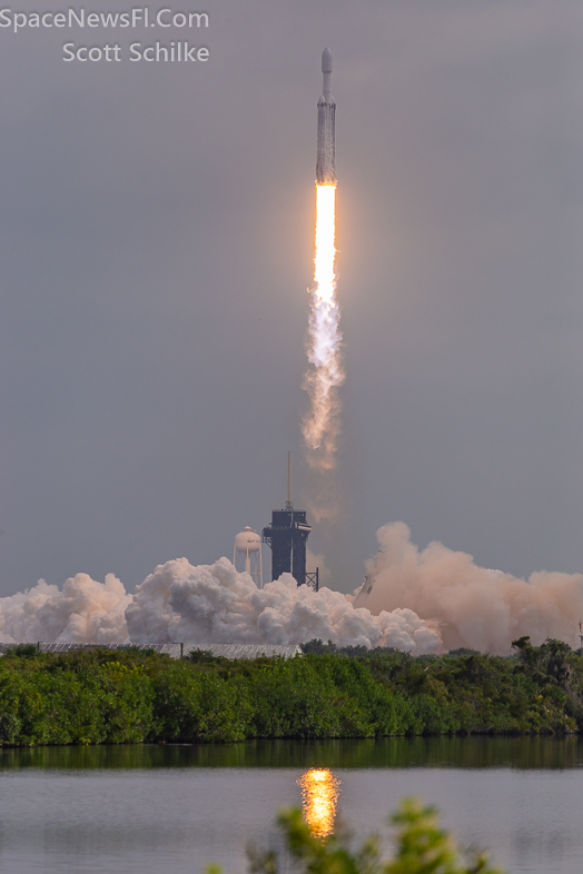SpaceX Falcon Heavy Liftoff of NASA Psyche Mission